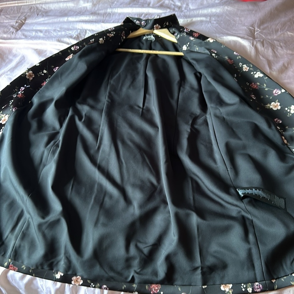 Beautiful dress by Guess wore it only once